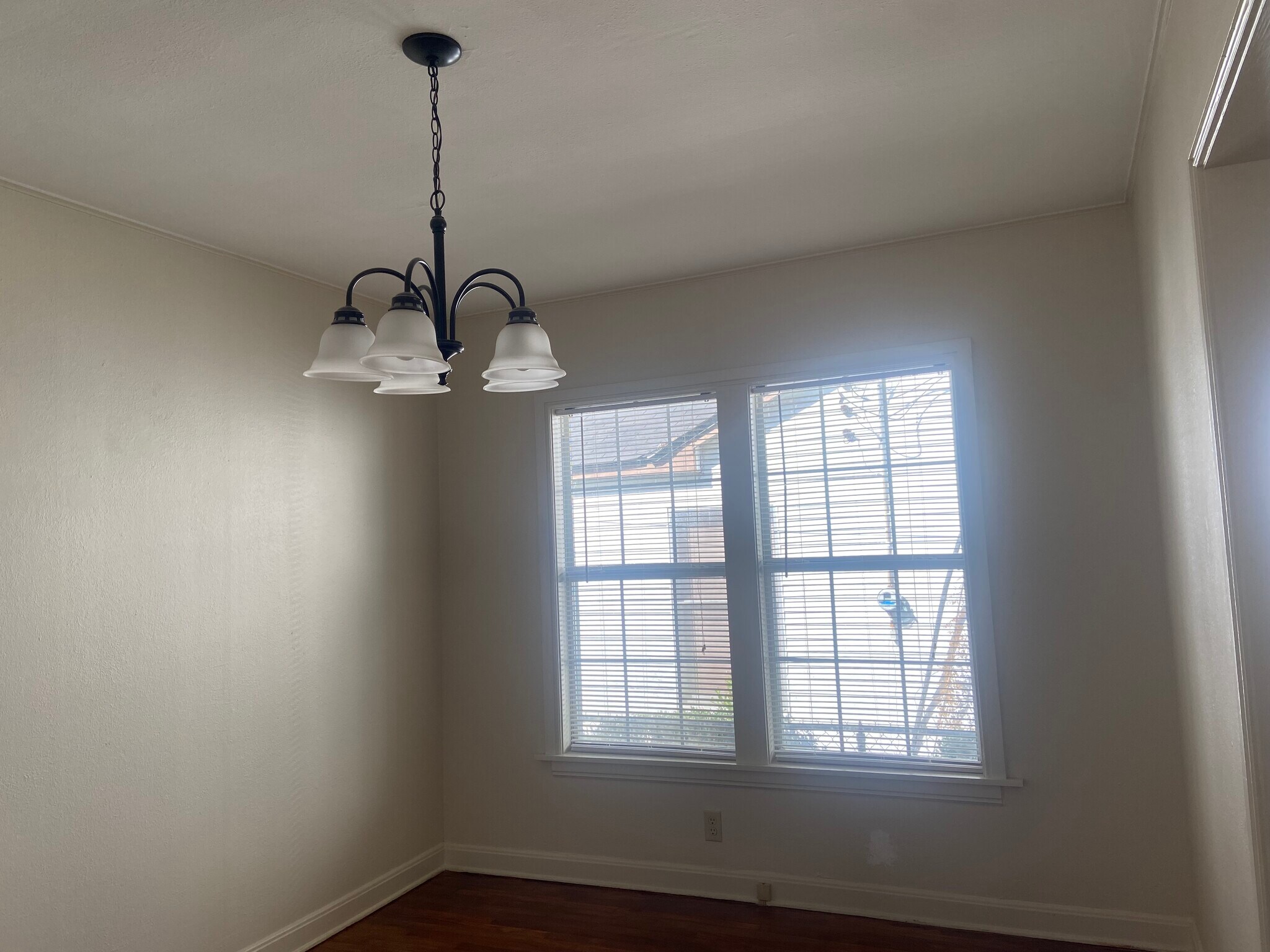 Building Photo - 147 E Elmwood St