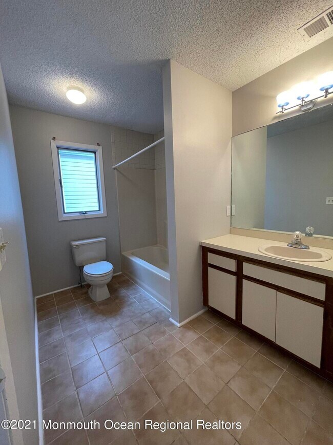 Building Photo - 231 Sumner Ave