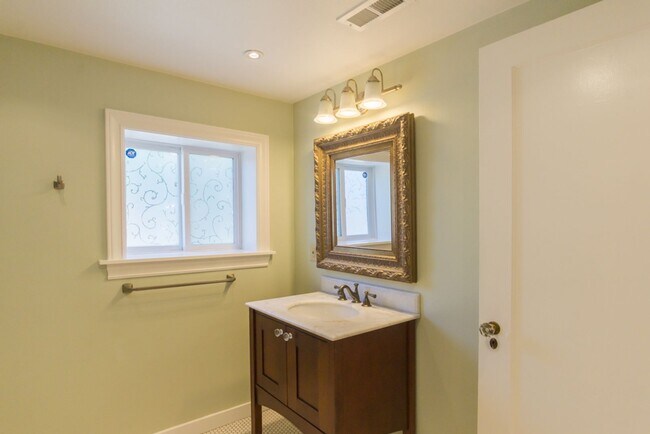 Building Photo - 507 NE 91st St