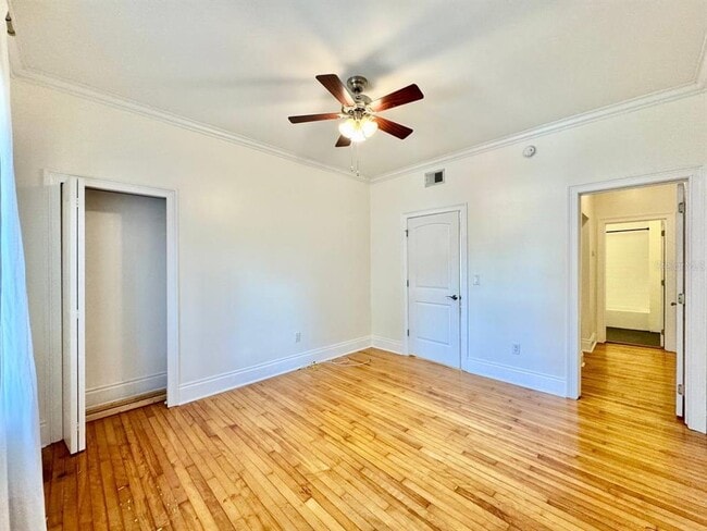 Building Photo - 2117 W Dekle Ave
