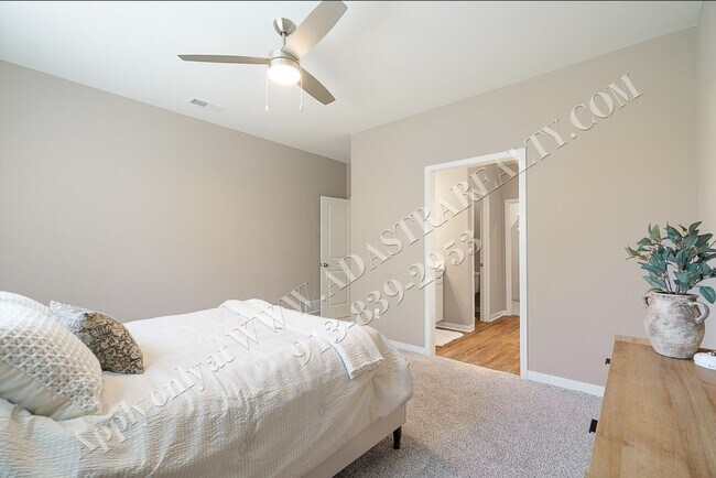 Building Photo - Brand New!! Townhome 3 Bed 2.5 Bath in Olathe-Available in JULY!!