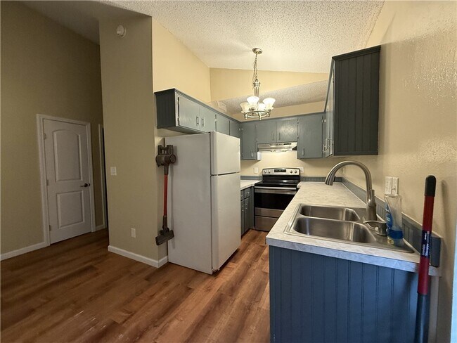 Building Photo - 3701 Overland Cir