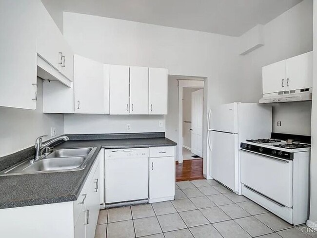 Building Photo - 2705 Hackberry St