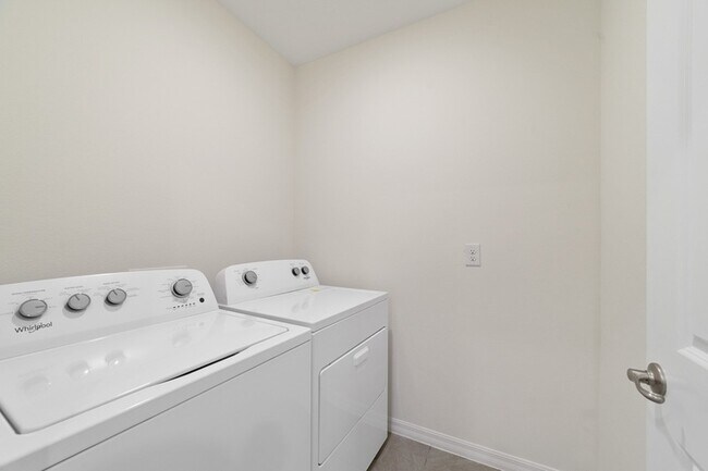 Building Photo - 296 Hickory Crse Trl