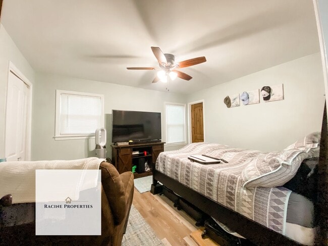 Building Photo - Newly Renovated Home in Clinton