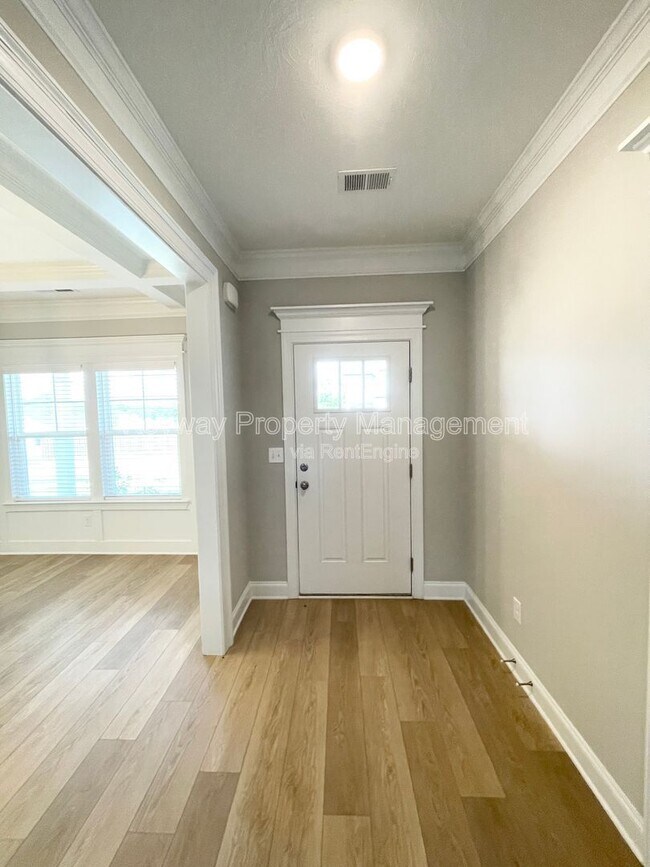 Building Photo - 410 Longford St