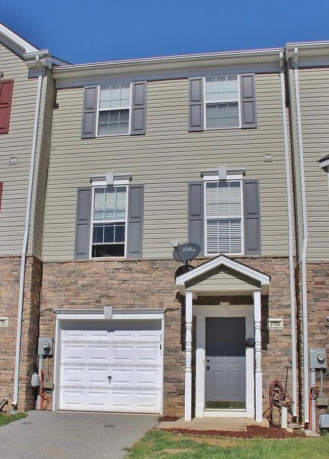 Building Photo - 3704 Armory Ln
