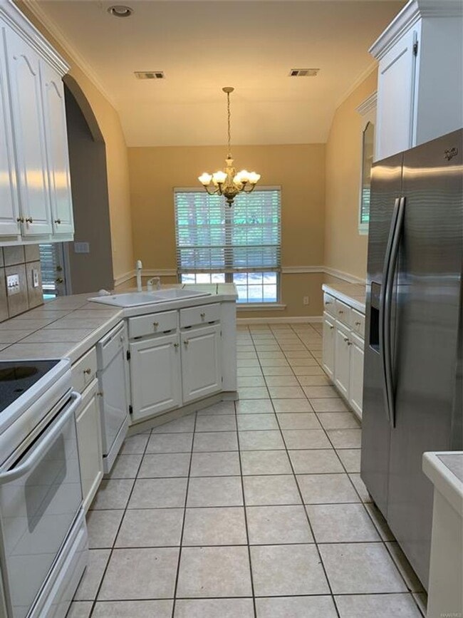 Building Photo - 131 Live Oaks Dr