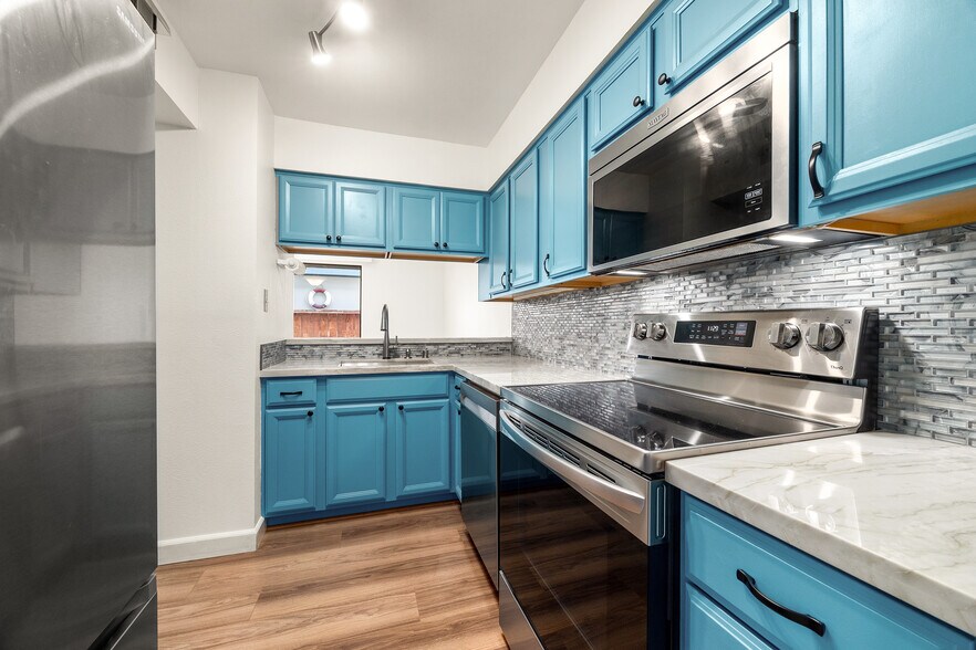 Building Photo - 1925 46th Ave