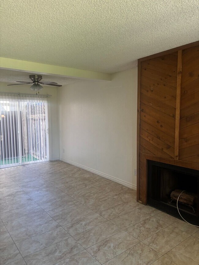Building Photo - 2 Bedroom, 1.5 Bathroom Condo in El Cajon