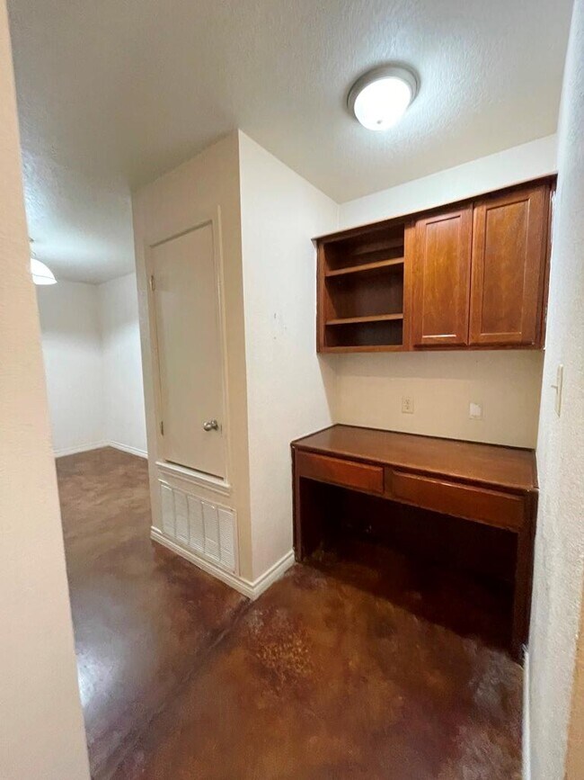 Building Photo - 207 B Andy Ln