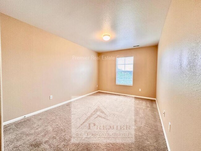 Building Photo - 7938 Sandy Springs Point