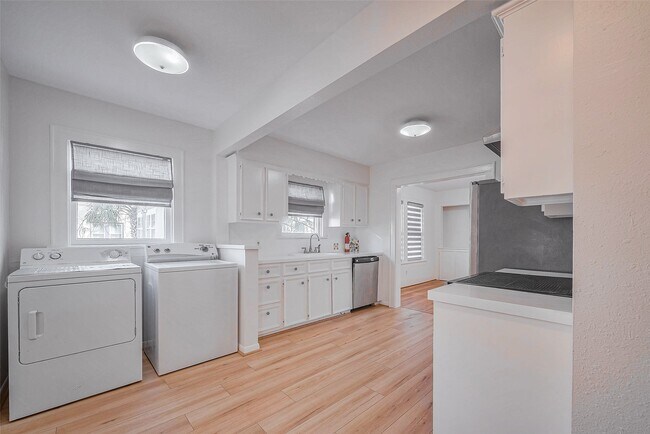 Building Photo - 1614 Ridgewood St