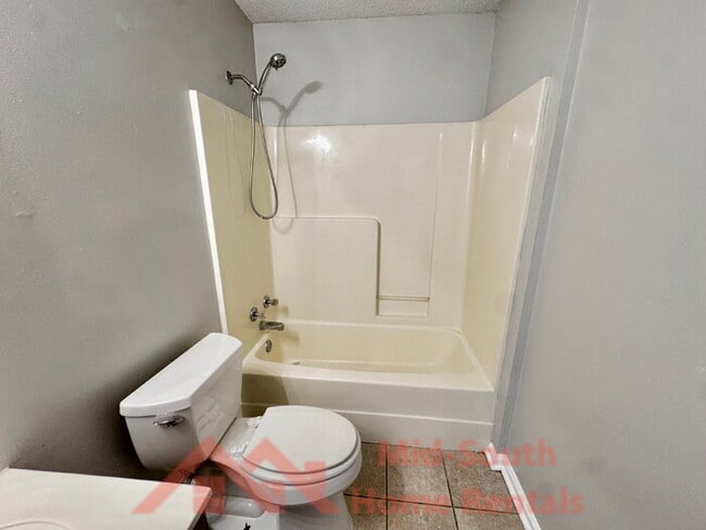 Building Photo - 6416 Valley Oak Dr