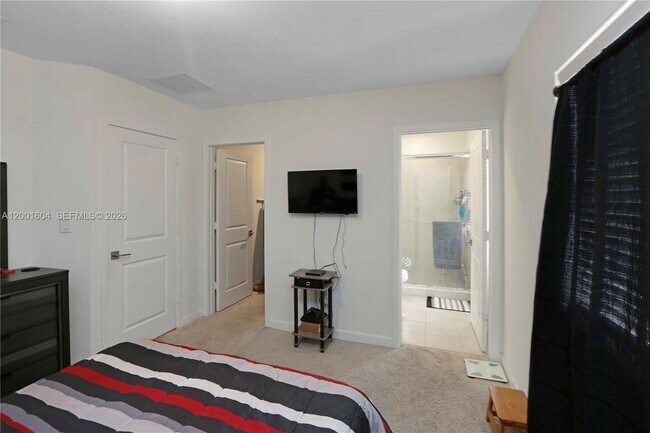 Building Photo - 2432 SE 10th St