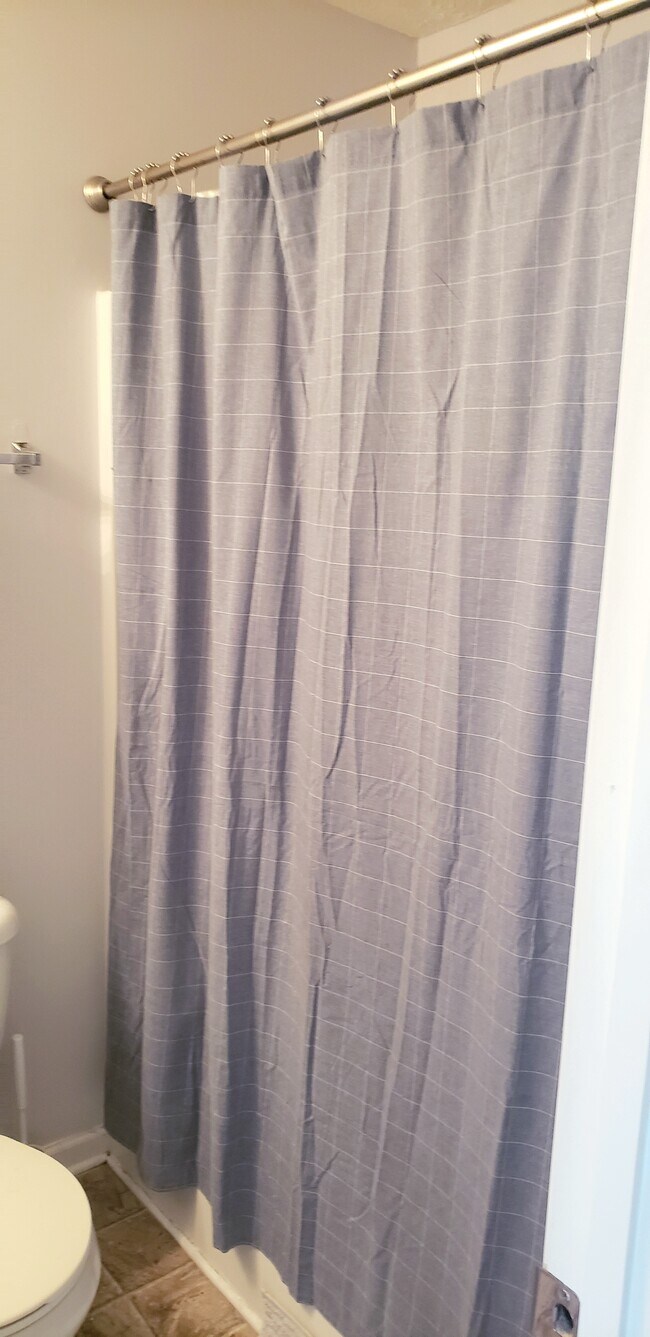 Second full bath - 3026 Burnt Pine Dr