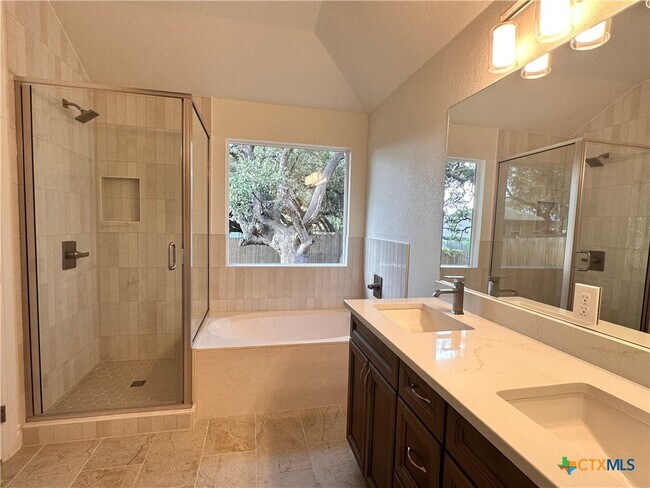 Building Photo - 2017 Ridge View Dr