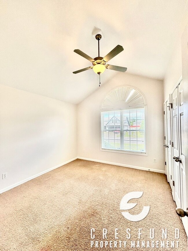 Building Photo - Freshly Painted and Spacious 4 Bedroom, 3 ...