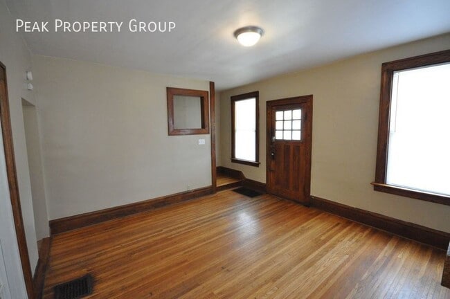 Building Photo - 396 E Northwood Ave