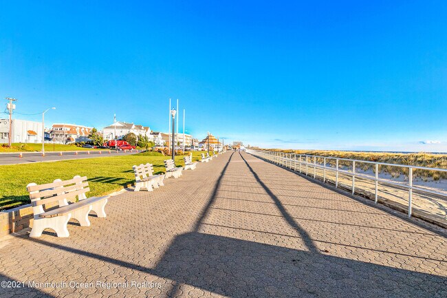 Building Photo - 1211 Ocean Ave N