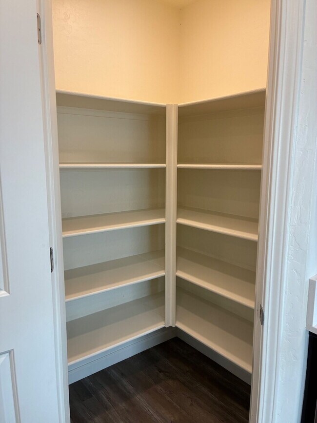 Building Photo - Modern Convenience and Luxury!! Move In Ready with Full Appliance Package!