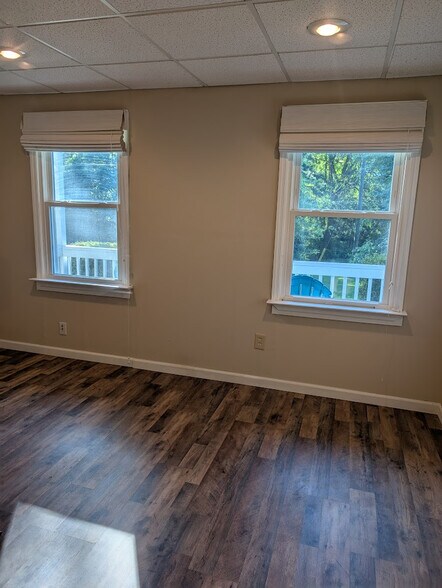 Building Photo - Room in Apartment on Karl Ct