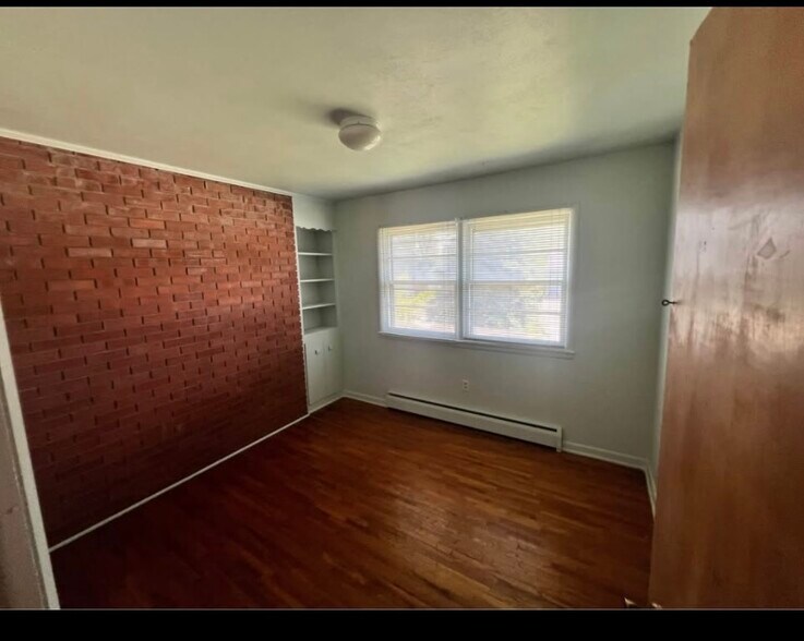 Building Photo - 807 Spencer Ave