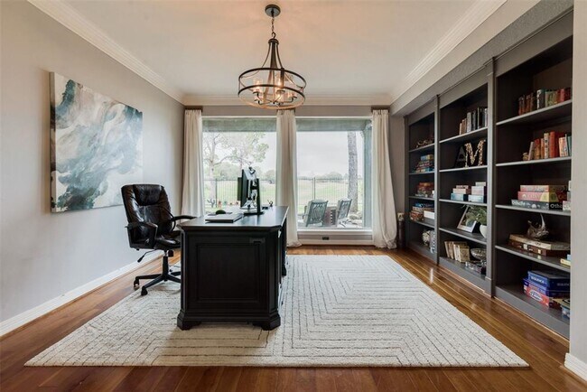 Building Photo - Stunning Home in Falcon Point!