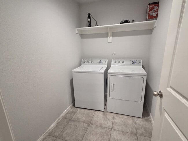 Building Photo - 3128 Winoak Dr
