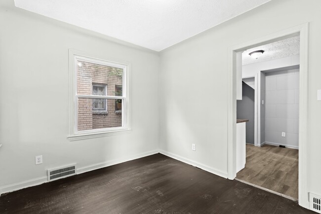 Building Photo - Welcoming 3-Bedroom Rental on Wayburn Street