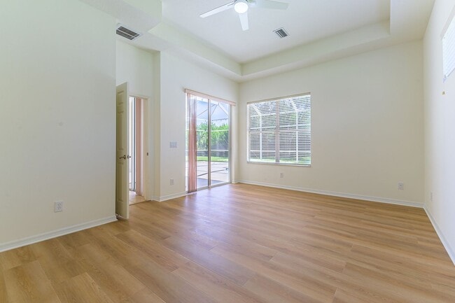 Building Photo - 4 Bed / 3 Bath Unfurnished Family Home wit...
