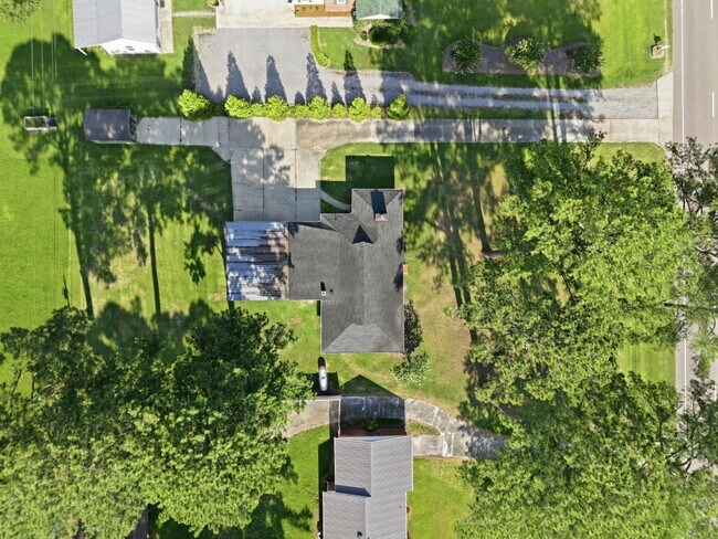 Building Photo - 1760 John Small Ave