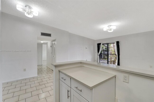 Building Photo - 825 NE 199th St