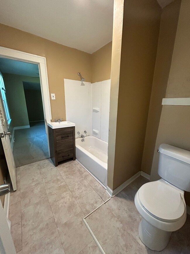 Building Photo - Coming Soon!! 2 Bed 1 Bath House!! $1063.00