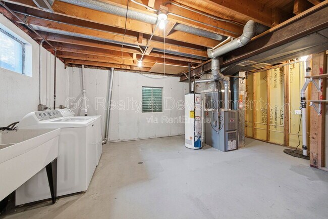 Building Photo - 1388 Gardina Vista