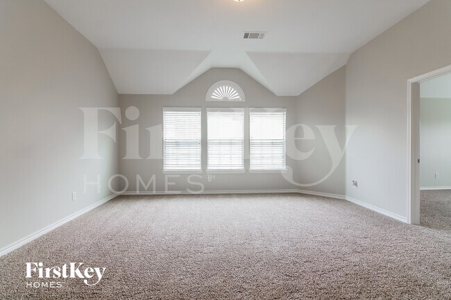 Building Photo - 611 Dover Heights Trail