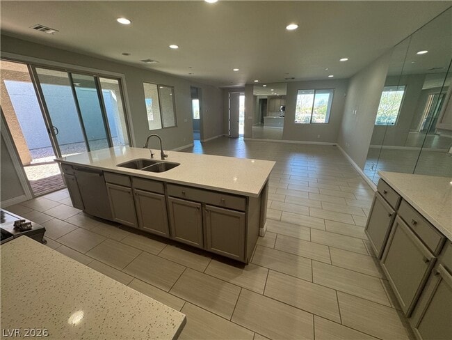 Building Photo - 1051 E Sunset Rd