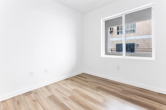 Bedroom 3 - 900 S Harvard Blvd