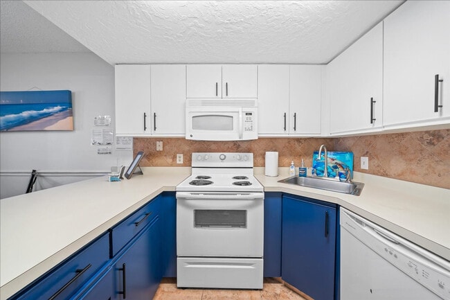 Building Photo - 8600 Ridgewood Ave