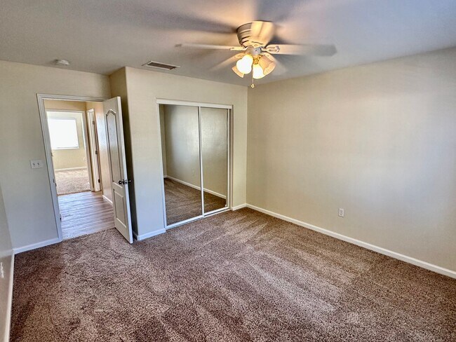 Building Photo - Northwest Dream Home!!!! 3+2 Granite Counters, Hardwood Floors, 3 Car Garage, RV Parking, and New...