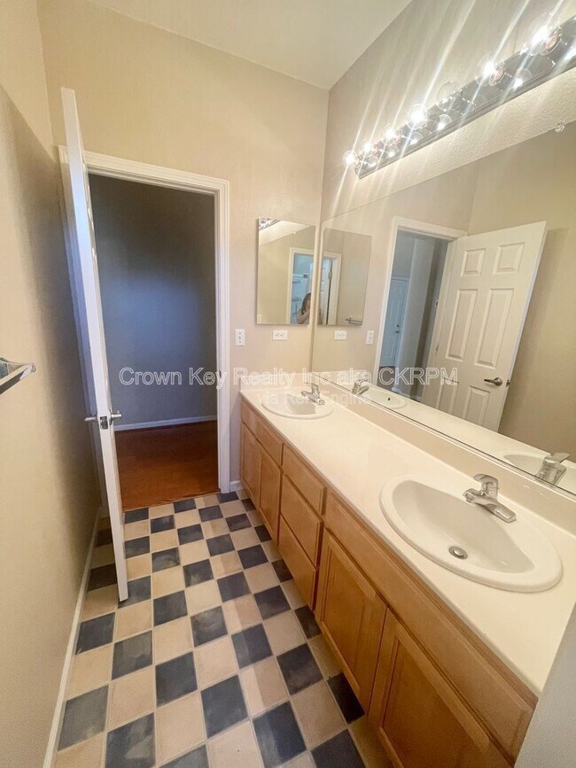 Building Photo - 4725 Dandelion Loop