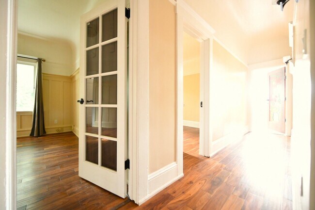 Building Photo - 1p716 - 3055-3061 Adeline Street