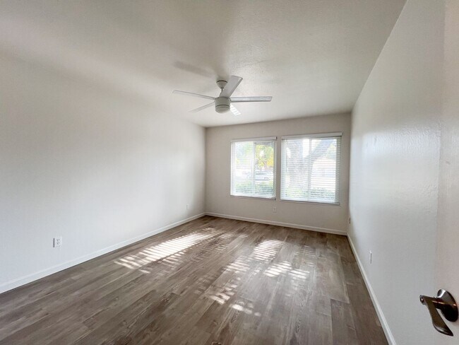 Building Photo - Upgraded 2 Bedroom Condo!!