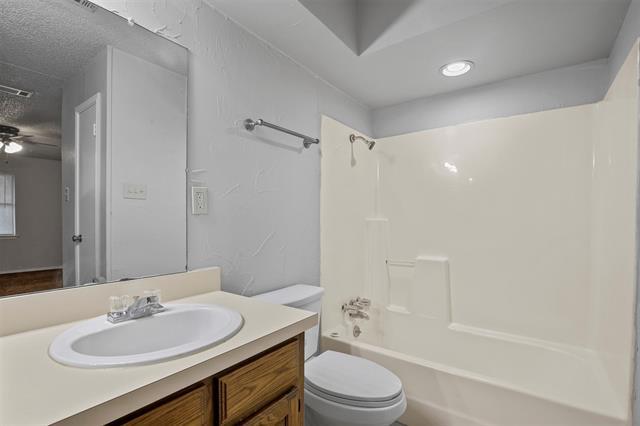 Building Photo - 135 Prairie Creek Cir