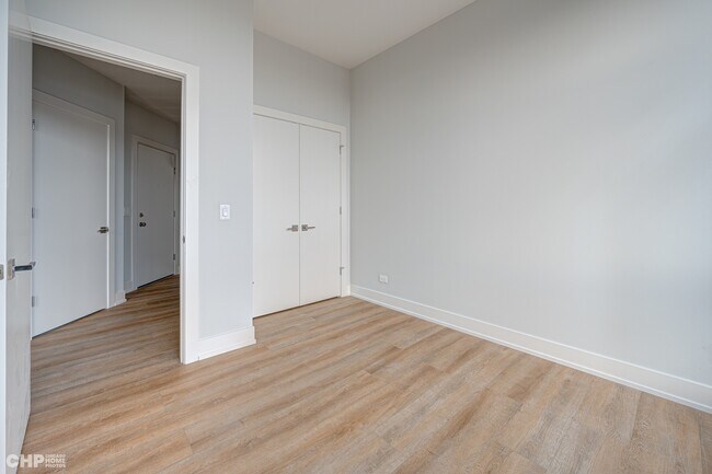 Building Photo - 3114 N Ridgeway Ave