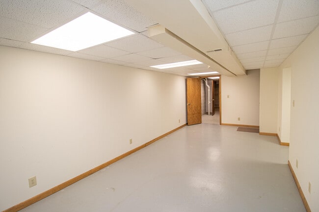 Building Photo - 1055 S Imperial Dr