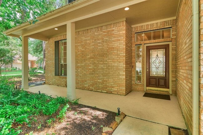 Building Photo - 118 Robindale Cir