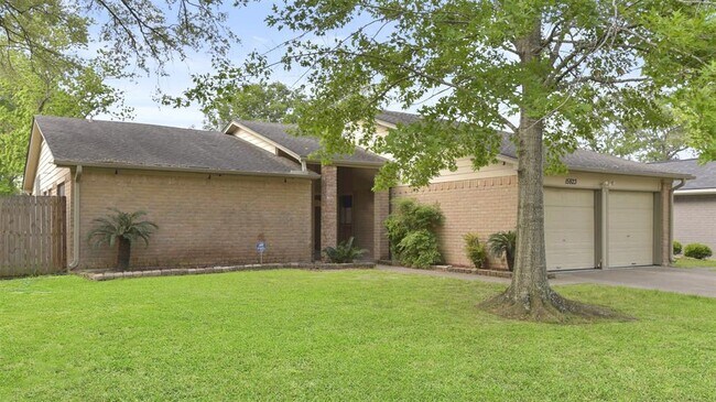 Building Photo - 15823 Fox Springs Dr