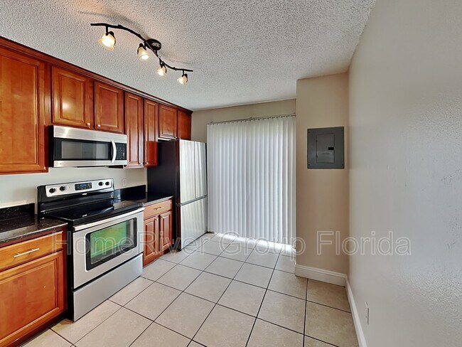 Building Photo - 3651 N Goldenrod Rd