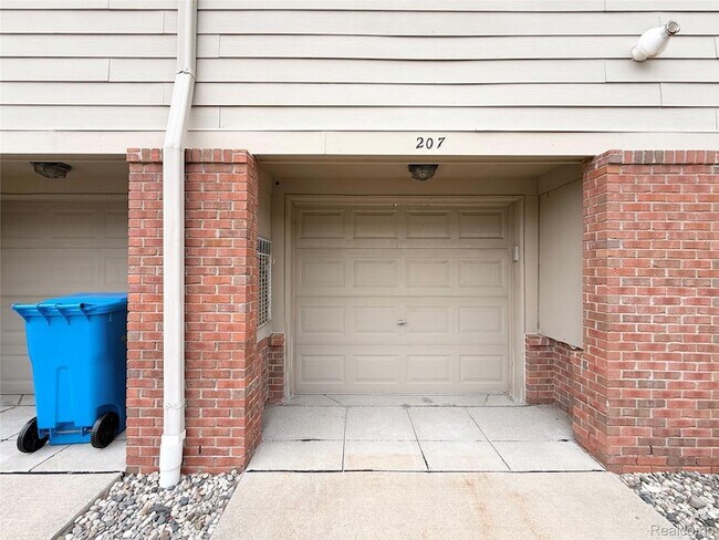 Building Photo - 207 Amys Walk